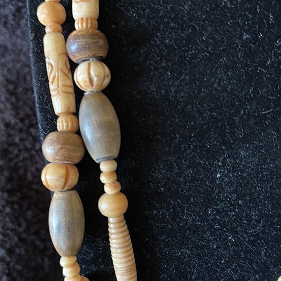 Women's Boho Wood Bead Necklace Beige Red Gray Continuous Strand Statement Boho - Picture 3 of 3